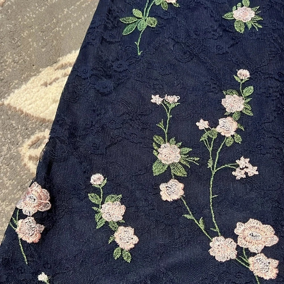 Karl lagerfeld size 2 dress. NWT. Navy blue. Floral lace neck. - Picture 2 of 5